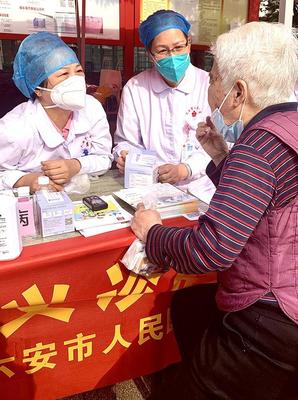 六安 健康服務(wù)進(jìn)社區(qū)，義診培訓(xùn)惠民生